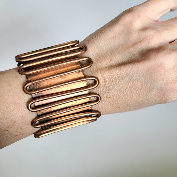 Copper swirl design cuff bracelet. - Picture 6 of 11
